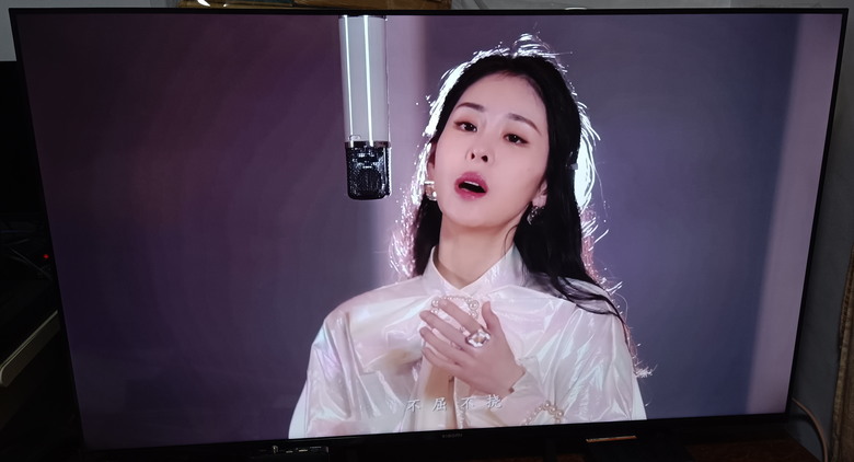 點我看大圖 看影片用電視內建的App和電腦輸出至電視的色調差很多
