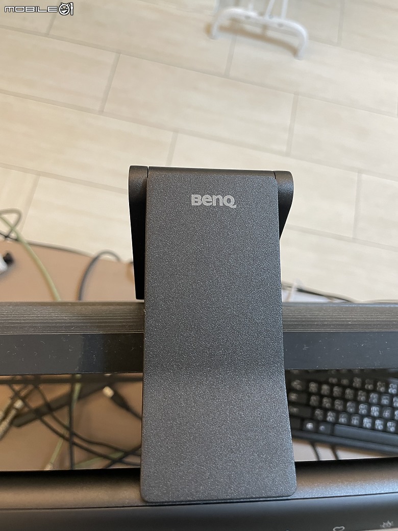 點我看大圖 BenQ ScreenBar Pro 螢幕掛燈 開箱分享