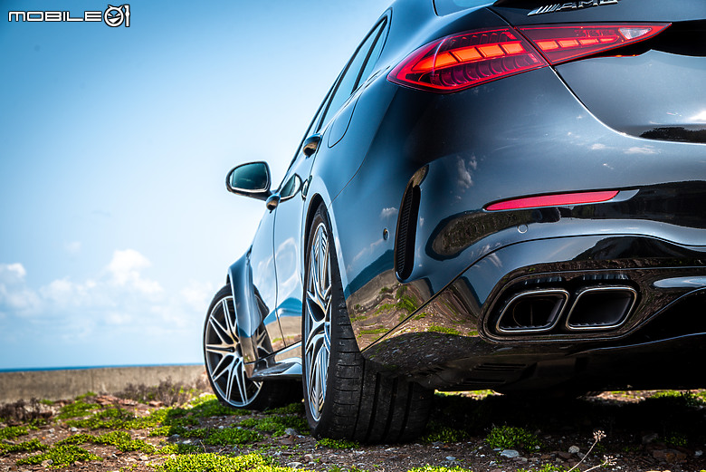 Mercedes-AMG C 63 S E Performance道路試駕篇|可純電代步,也可以強大性能吞噬路面!