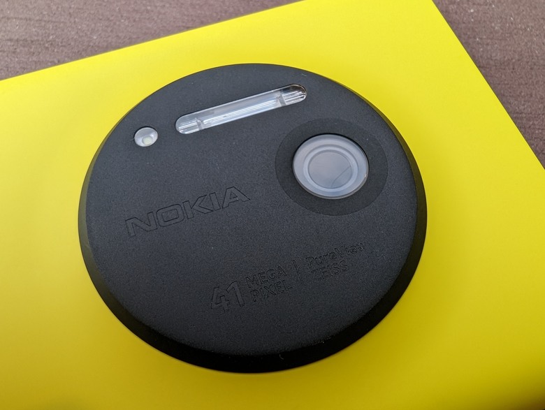 Lumia 1020:十年前的拍攝旗艦,有著現今的技術