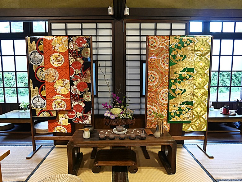 新營鐵道文化園區、弎弌和茗園、阿桐鹽水意麵、鹽水庇護宮、八角樓、銀峰冰果室、修德拜亭廣場、王爺廟巷、永成戲院 — 2024清明連假之新營賞火車、日式老宅內品茗,月津港夜間散策