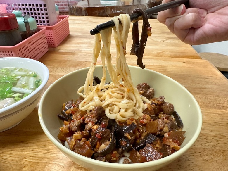 點我看大圖 高雄前鎮|陳師父川辣麵_近好市多獨特口味麵食館