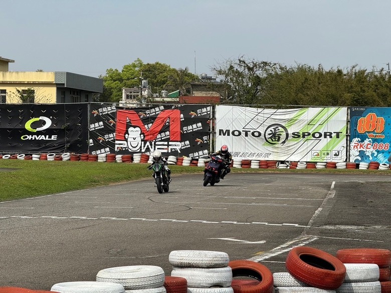 第一次騎JET 158下賽道