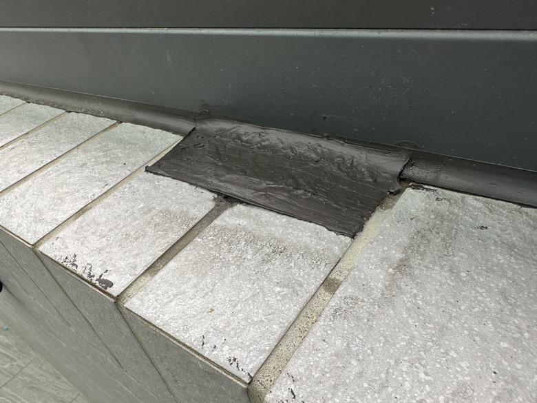 建商冷氣預留孔進水