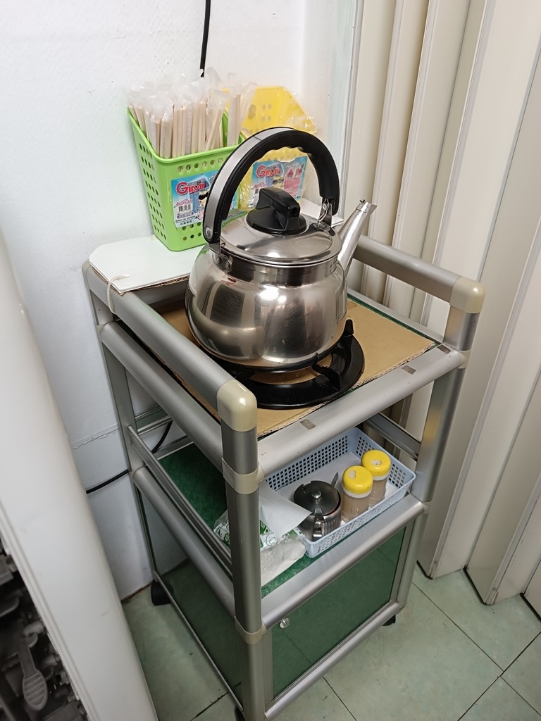 新營鐵道文化園區、弎弌和茗園、阿桐鹽水意麵、鹽水庇護宮、八角樓、銀峰冰果室、修德拜亭廣場、王爺廟巷、永成戲院 — 2024清明連假之新營賞火車、日式老宅內品茗,月津港夜間散策
