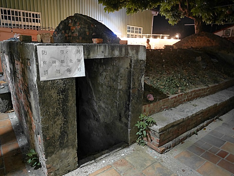 新營鐵道文化園區、弎弌和茗園、阿桐鹽水意麵、鹽水庇護宮、八角樓、銀峰冰果室、修德拜亭廣場、王爺廟巷、永成戲院 — 2024清明連假之新營賞火車、日式老宅內品茗,月津港夜間散策