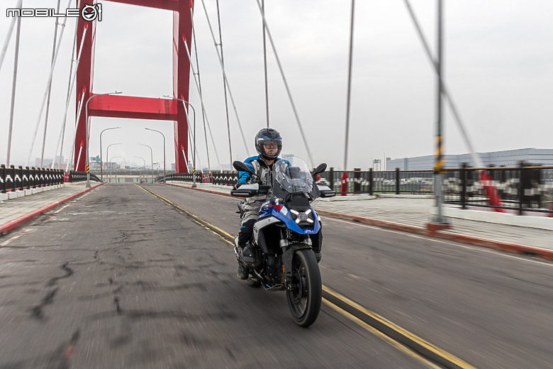 2024 BMW R1300GS 試駕|裡外徹底蛻變 運動風味更加強烈