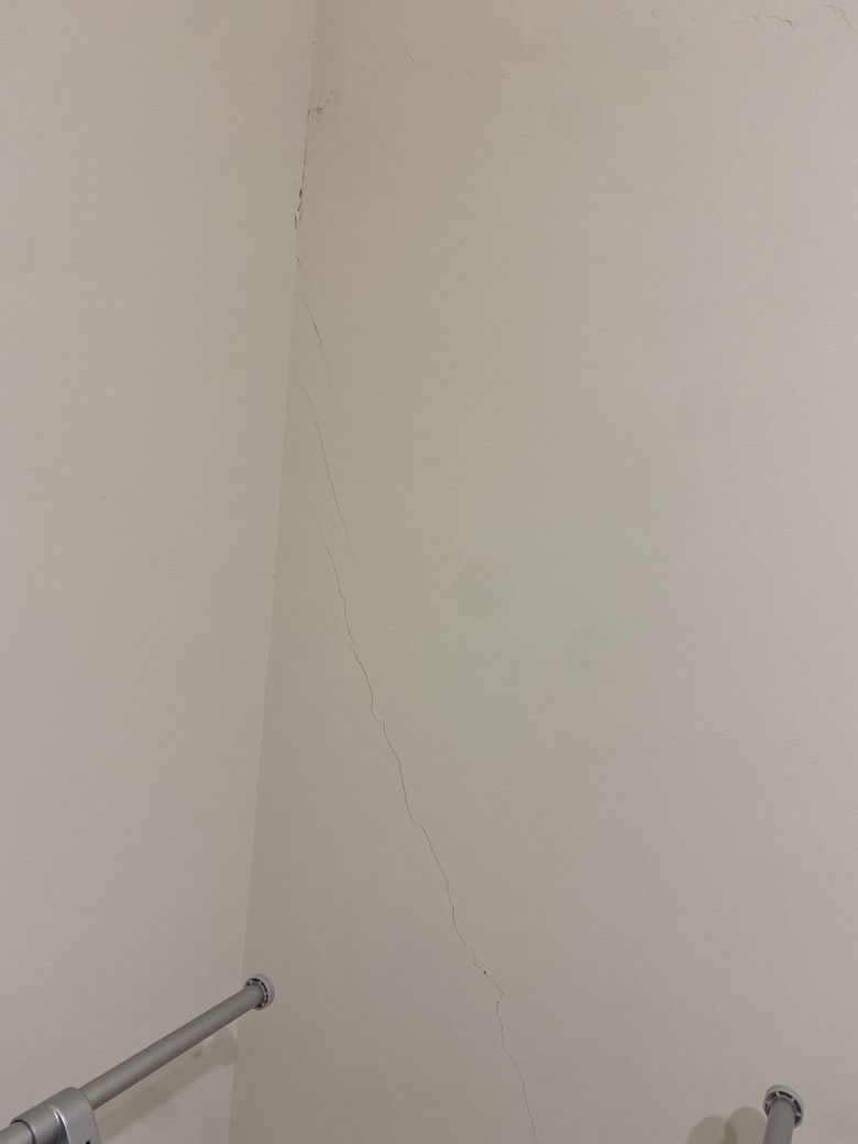 地震後，33年的房子出現裂紋，這樣是否有危險？