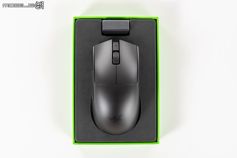 Razer Viper V3 Pro 電競滑鼠開箱試用 以 54 克超輕身形搭配高速移動設計讓遊戲反應更快速