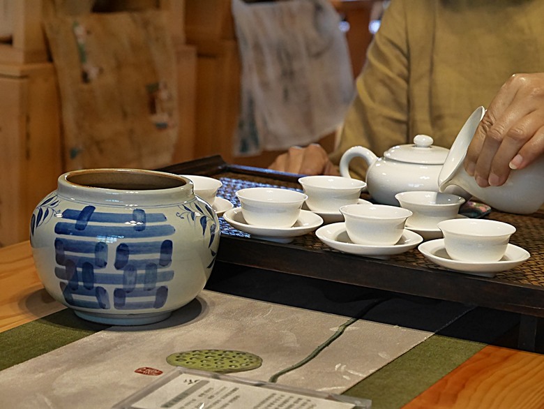 新營鐵道文化園區、弎弌和茗園、阿桐鹽水意麵、鹽水庇護宮、八角樓、銀峰冰果室、修德拜亭廣場、王爺廟巷、永成戲院 — 2024清明連假之新營賞火車、日式老宅內品茗,月津港夜間散策