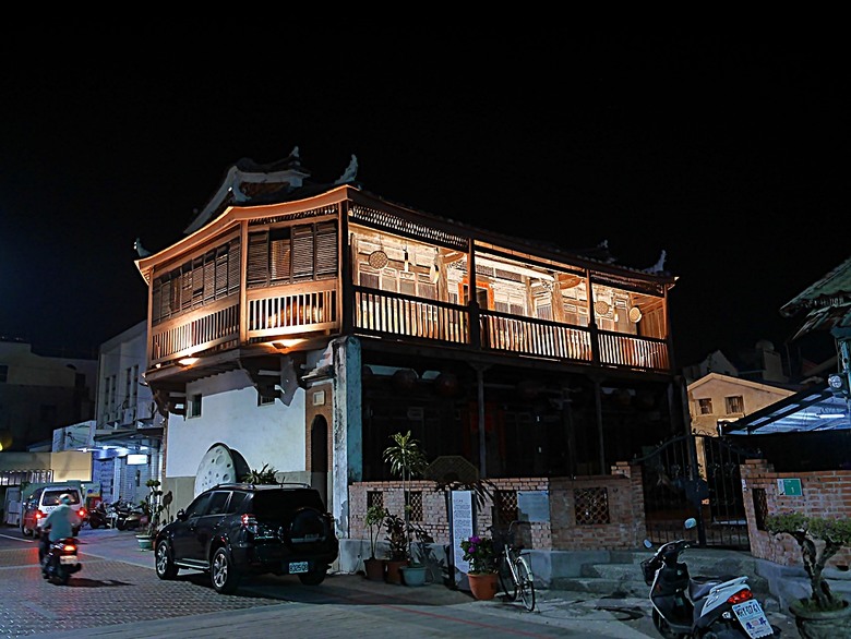 新營鐵道文化園區、弎弌和茗園、阿桐鹽水意麵、鹽水庇護宮、八角樓、銀峰冰果室、修德拜亭廣場、王爺廟巷、永成戲院 — 2024清明連假之新營賞火車、日式老宅內品茗,月津港夜間散策