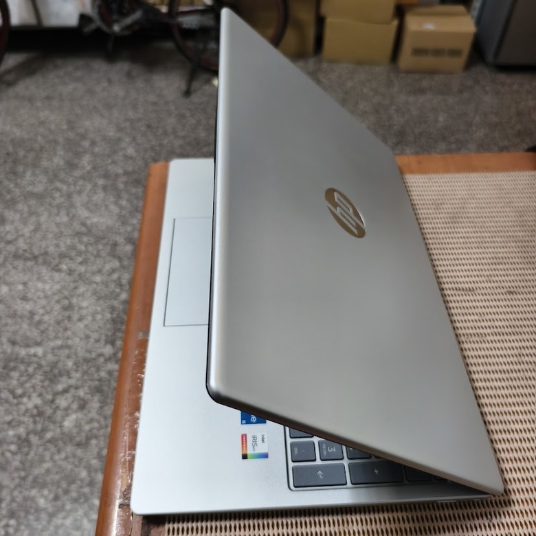 實用外觀低調 HP 15-fd0072TU 星河銀筆電簡要開箱紀錄