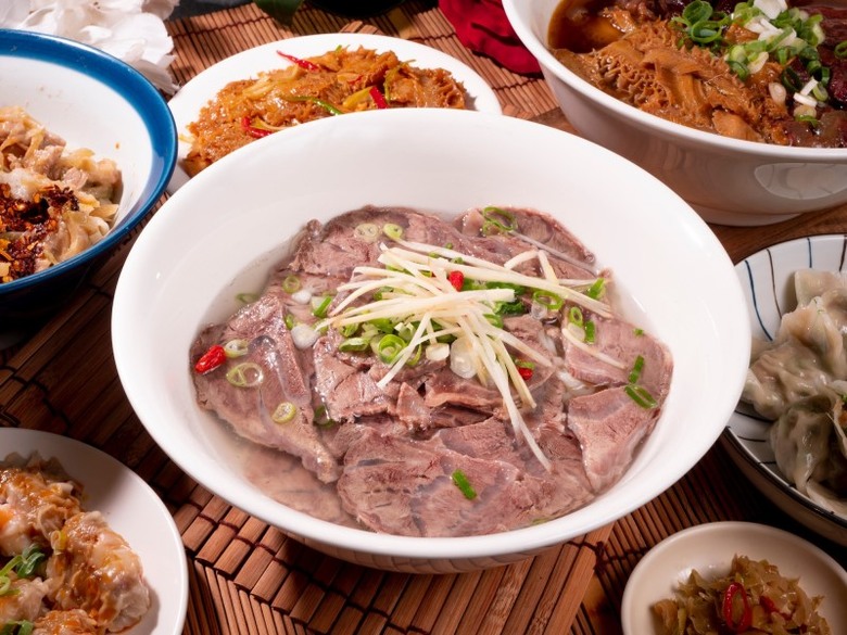 清水必吃人氣麵館！清燉牛肉麵、鮮蝦抄手頂級美味無法擋！