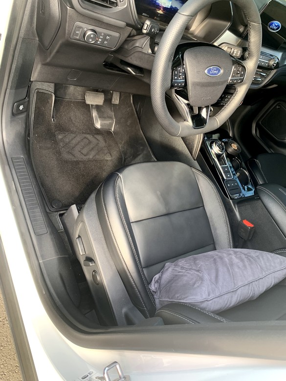 點我看大圖 Ford Kuga,科技、舒適且1升油能跑17公里的都市通勤車(FORD KUGA 極致玩家)