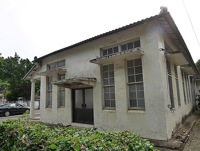 新營鐵道文化園區、弎弌和茗園、阿桐鹽水意麵、鹽水庇護宮、八角樓、銀峰冰果室、修德拜亭廣場、王爺廟巷、永成戲院 — 2024清明連假之新營賞火車、日式老宅內品茗,月津港夜間散策