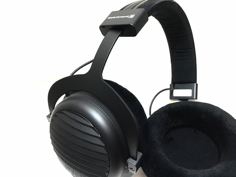 【R式分享】beyerdynamic 一百週年代表作！beyerdynamic DT 990 BLACK SPECIAL EDITION