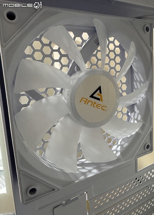 小型入門海景房 Antec CX200M RGB 開箱