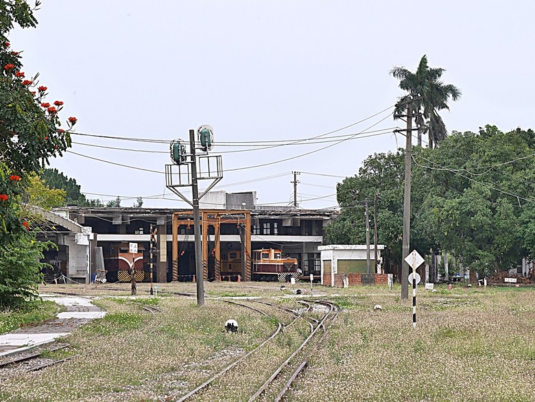 新營鐵道文化園區、弎弌和茗園、阿桐鹽水意麵、鹽水庇護宮、八角樓、銀峰冰果室、修德拜亭廣場、王爺廟巷、永成戲院 — 2024清明連假之新營賞火車、日式老宅內品茗,月津港夜間散策