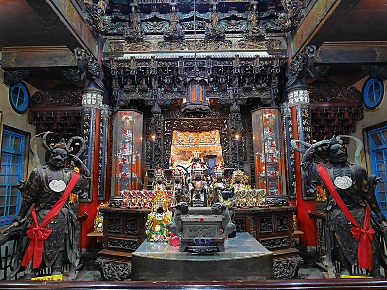 新營鐵道文化園區、弎弌和茗園、阿桐鹽水意麵、鹽水庇護宮、八角樓、銀峰冰果室、修德拜亭廣場、王爺廟巷、永成戲院 — 2024清明連假之新營賞火車、日式老宅內品茗,月津港夜間散策
