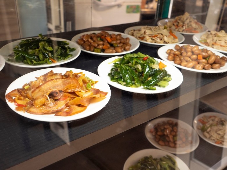 清水必吃人氣麵館！清燉牛肉麵、鮮蝦抄手頂級美味無法擋！
