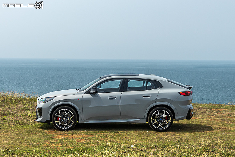 BMW 大改款 X2 20i / M35i 澎湖試駕|維持經典的大膽創新,走出自己的潮路線!