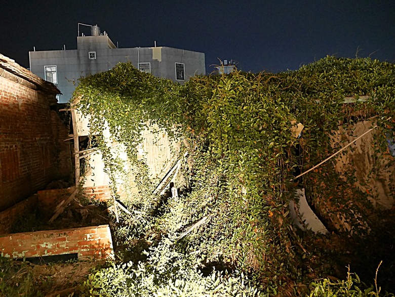 新營鐵道文化園區、弎弌和茗園、阿桐鹽水意麵、鹽水庇護宮、八角樓、銀峰冰果室、修德拜亭廣場、王爺廟巷、永成戲院 — 2024清明連假之新營賞火車、日式老宅內品茗,月津港夜間散策