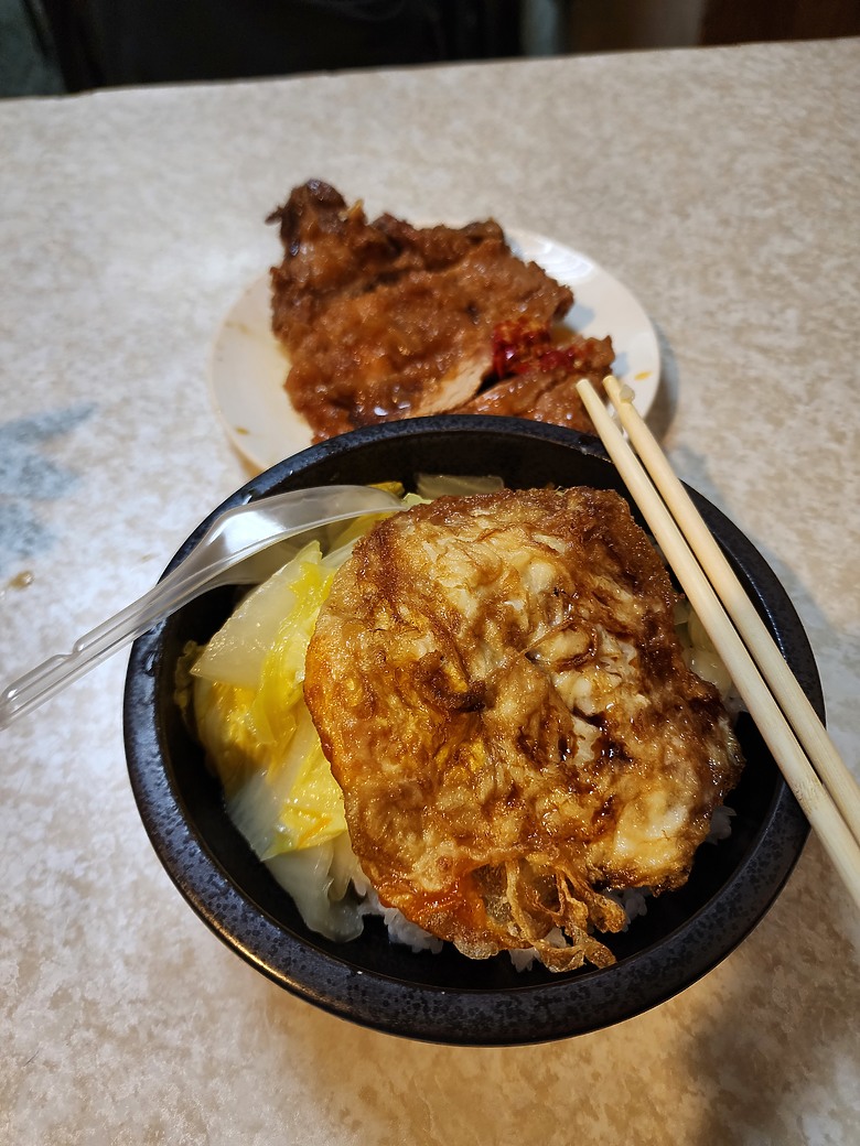 今天到巷弄吃喝家常便飯，無極排骨飯