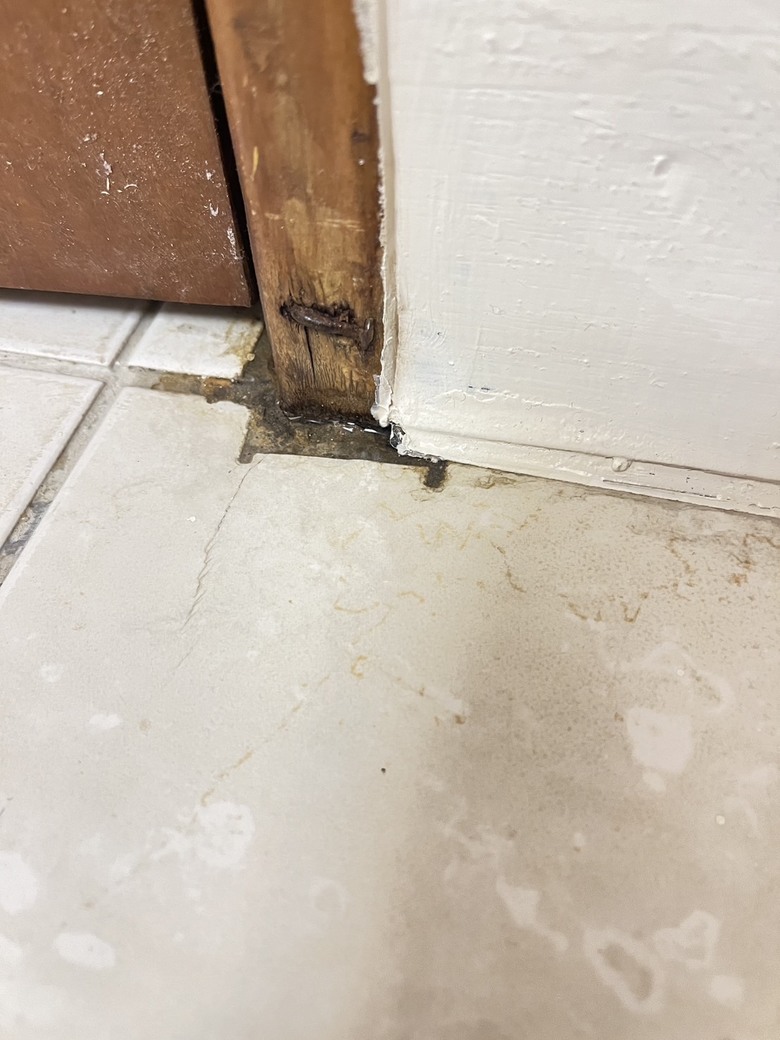 下大雨房間滲水請益