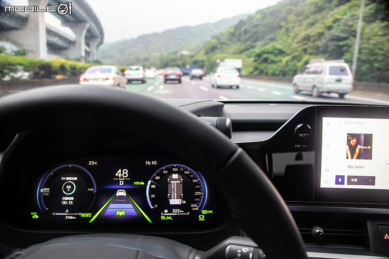 Lexus UX 300h 新年式試駕｜性能升級、配備增加，不畏小老弟的挑戰！