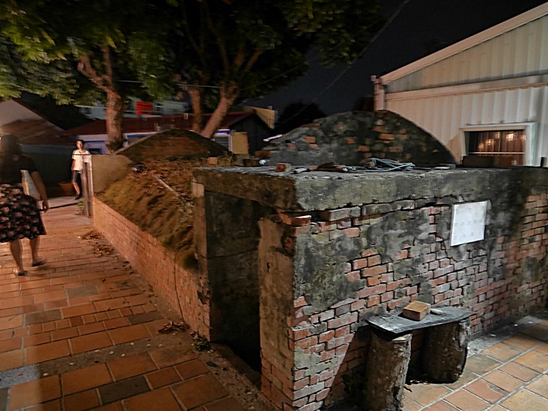 新營鐵道文化園區、弎弌和茗園、阿桐鹽水意麵、鹽水庇護宮、八角樓、銀峰冰果室、修德拜亭廣場、王爺廟巷、永成戲院 — 2024清明連假之新營賞火車、日式老宅內品茗,月津港夜間散策
