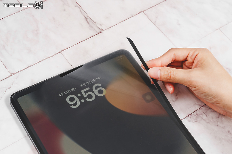 點我看大圖 AHAStyle iPad 類紙膜推薦開箱實測 – 兼具繪圖與追劇的實用配件完整介紹