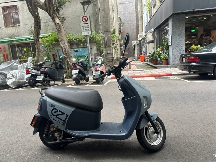 在家樂福試騎eMOVING EZ1,蠻好騎的耶