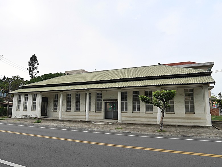 新營鐵道文化園區、弎弌和茗園、阿桐鹽水意麵、鹽水庇護宮、八角樓、銀峰冰果室、修德拜亭廣場、王爺廟巷、永成戲院 — 2024清明連假之新營賞火車、日式老宅內品茗,月津港夜間散策