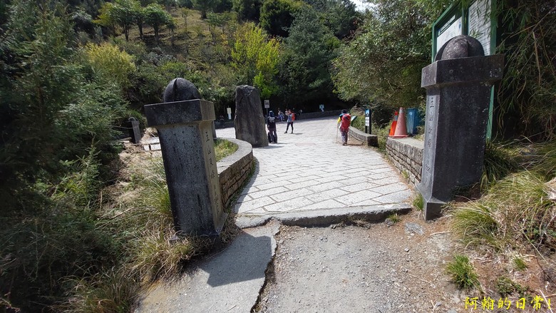 挑戰陡陡刺激石瀑 攻頂 玉山前峰 必經之路