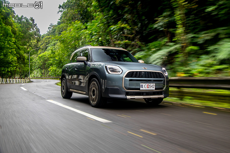 MINI Countryman C 試駕｜不再迷你，卻能討更多人歡心！