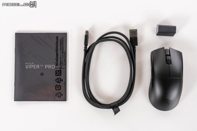 Razer Viper V3 Pro 電競滑鼠開箱試用 以 54 克超輕身形搭配高速移動設計讓遊戲反應更快速