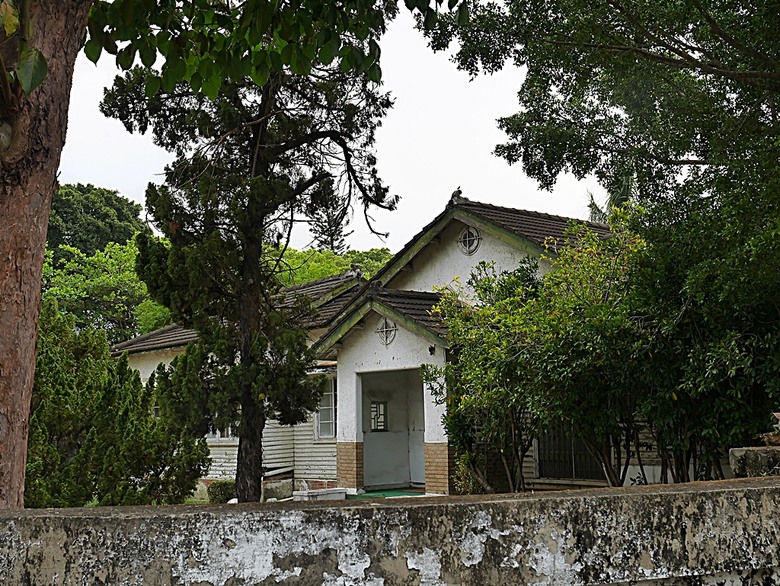 新營鐵道文化園區、弎弌和茗園、阿桐鹽水意麵、鹽水庇護宮、八角樓、銀峰冰果室、修德拜亭廣場、王爺廟巷、永成戲院 — 2024清明連假之新營賞火車、日式老宅內品茗,月津港夜間散策