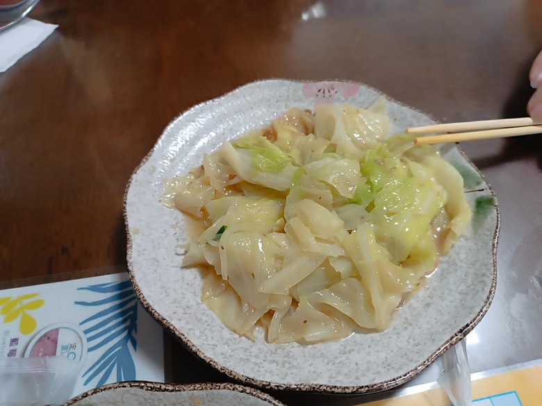 新營鐵道文化園區、弎弌和茗園、阿桐鹽水意麵、鹽水庇護宮、八角樓、銀峰冰果室、修德拜亭廣場、王爺廟巷、永成戲院 — 2024清明連假之新營賞火車、日式老宅內品茗,月津港夜間散策