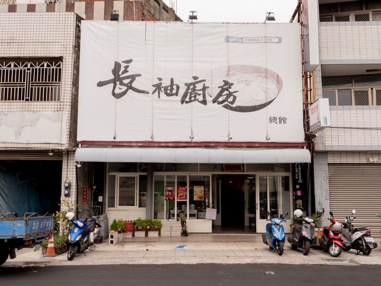 清水必吃人氣麵館！清燉牛肉麵、鮮蝦抄手頂級美味無法擋！