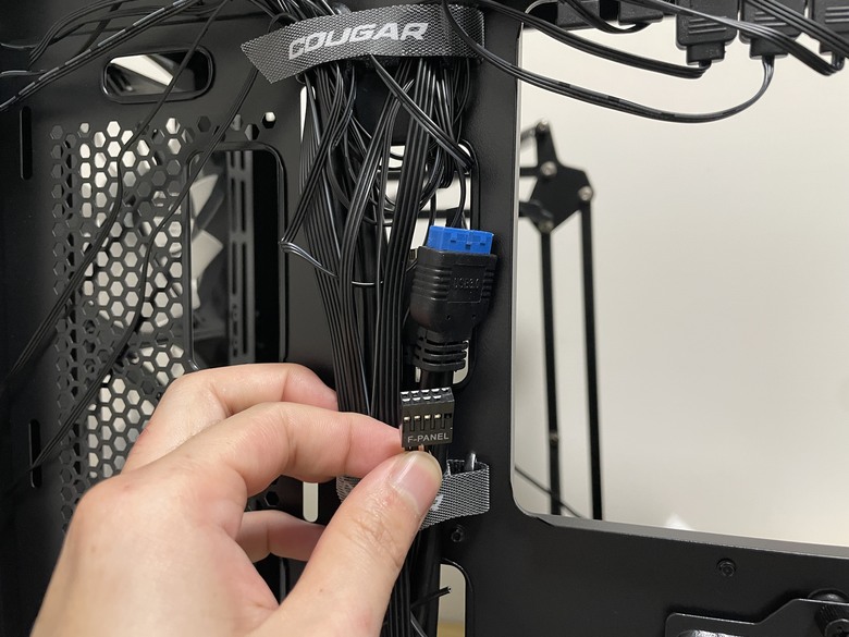擴充和性能達到平衡的漂亮機殼 COUGAR Uniface RGB機殼開箱