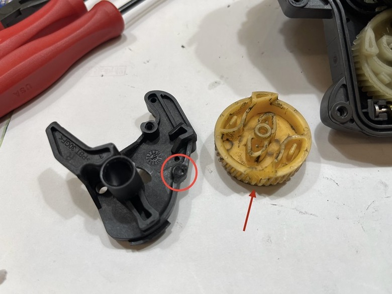 點我看大圖 分享BMW E F車系 DIY六角鎖分解修理