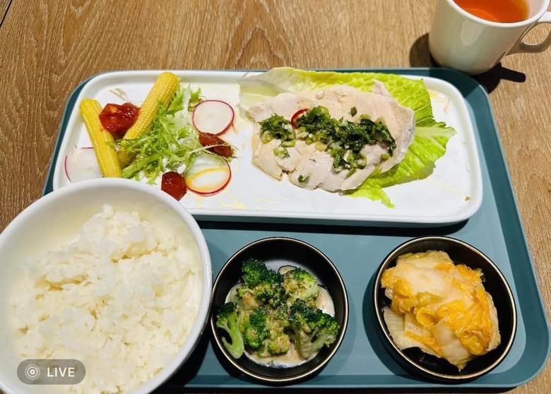 在沒有辦法出國去日本旅遊的情況下，是否願意待在台灣旅遊有關的日本文化的日式景點、飲食等？