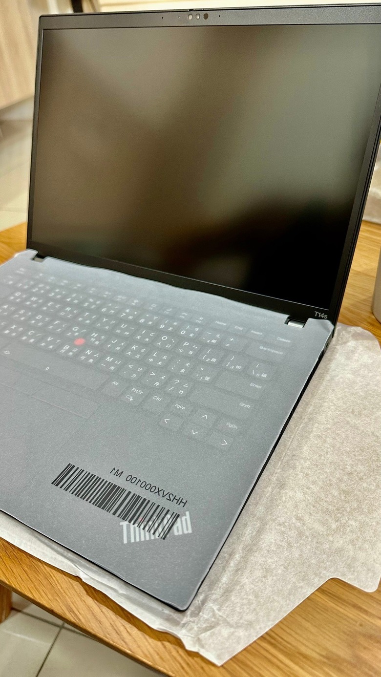 ThinkPad T14s Gen4 該選Intel or AMD?