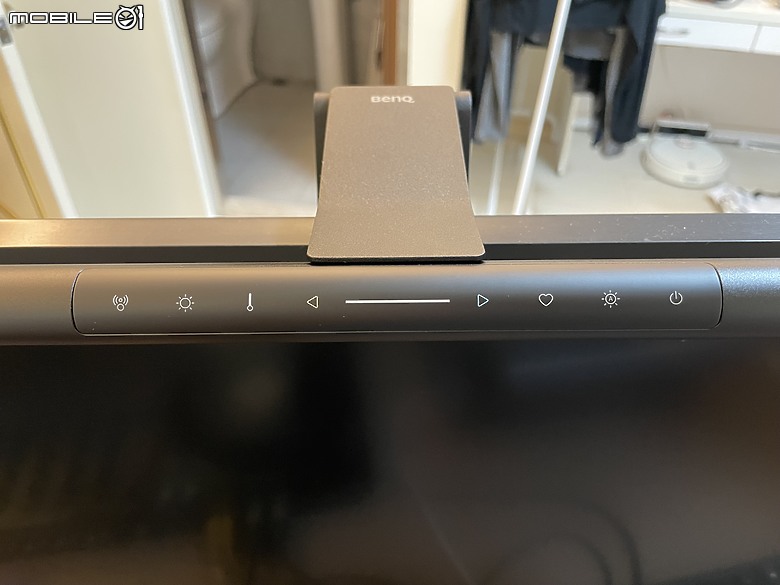 點我看大圖 BenQ ScreenBar Pro 螢幕掛燈 開箱分享