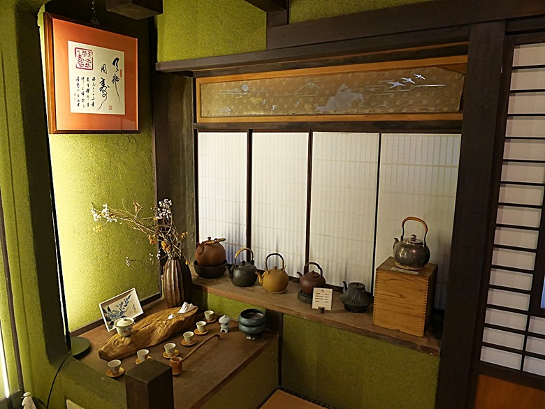 新營鐵道文化園區、弎弌和茗園、阿桐鹽水意麵、鹽水庇護宮、八角樓、銀峰冰果室、修德拜亭廣場、王爺廟巷、永成戲院 — 2024清明連假之新營賞火車、日式老宅內品茗,月津港夜間散策