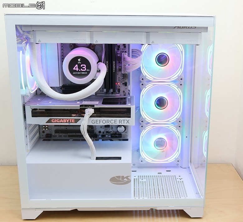 [GIGABYTE 技嘉] 開箱 AORUS 與 EAGLE 聯袂 ICE 白色主題機