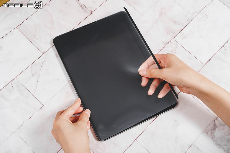 點我看大圖 AHAStyle iPad 類紙膜推薦開箱實測 – 兼具繪圖與追劇的實用配件完整介紹