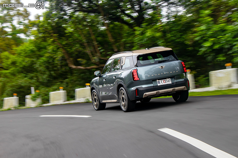 MINI Countryman C 試駕｜不再迷你，卻能討更多人歡心！