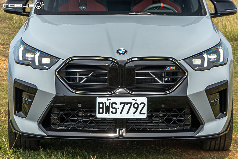 BMW 大改款 X2 20i / M35i 澎湖試駕|維持經典的大膽創新,走出自己的潮路線!