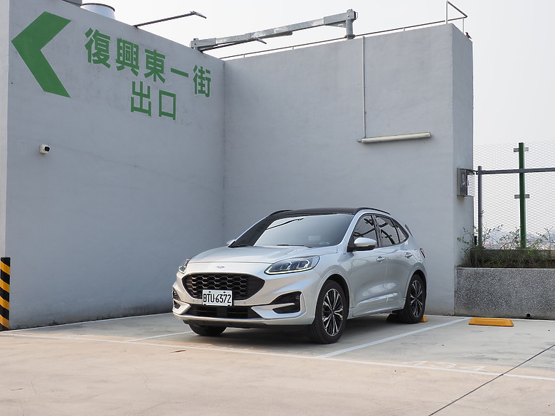 福特 KUGA 250 ST-Line 萬眾矚目帶來讓更加精彩的生活體驗～